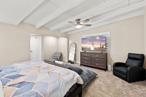 3 slaapkamers, een strijkplank/strijkijzer, reisbedje, gratis wifi