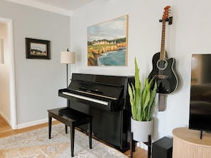 Interior - Fernwood Meadow Retreat ~ Charming and modern 2-bedroom house in Mendocino (Mendocino)