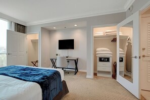 1 bedroom, WiFi, bed sheets - Experience Serenity: A Luxury MGM Signature Stay (Las Vegas)