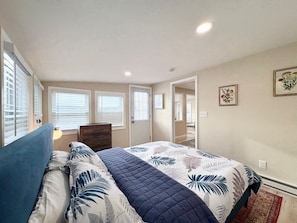 Desk, iron/ironing board, WiFi, bed sheets