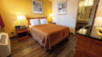 Queen Bed Accessible Non-Smoking | Desk, iron/ironing board, free WiFi, bed sheets