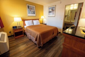 Desk, iron/ironing board, free WiFi, bed sheets - Hotel Inn Pendleton I-84 (Pendleton)