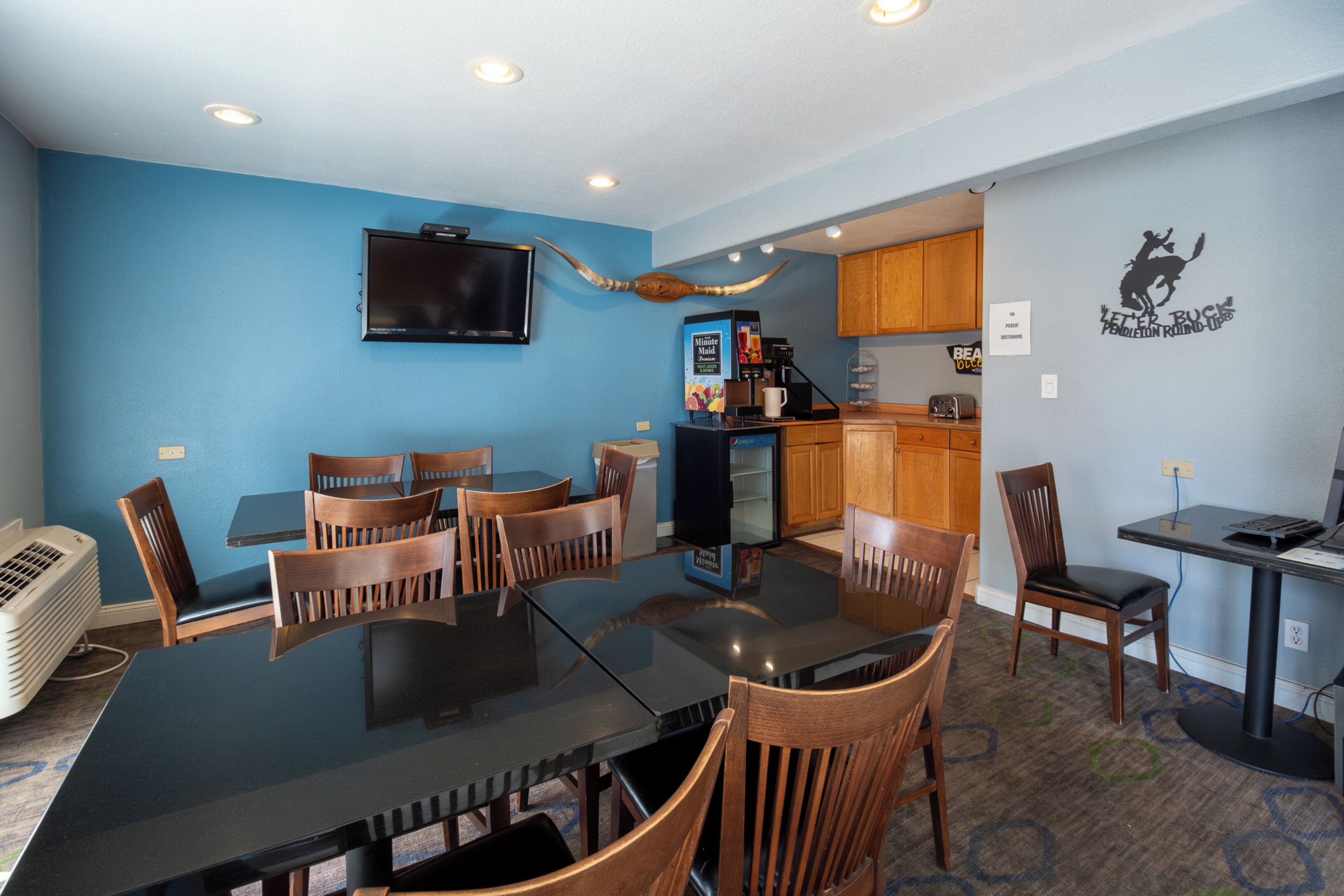 Free daily continental breakfast