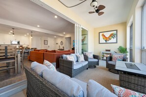 Smart TV - Beautiful Condo at Margaritaville - Less than 1 mile to AMI! (Bradenton)