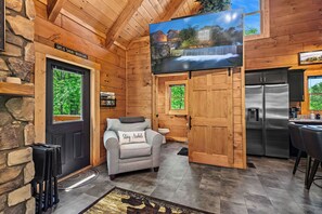 Smart TV, fireplace, video games, books - Timber View Hideaway – Cozy Mountain Retreat Between Gatlinburg & Pigeon Forge! (Sevierville)