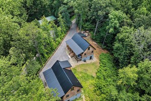 Exterior - Timber View Hideaway – Cozy Mountain Retreat Between Gatlinburg & Pigeon Forge! (Sevierville)