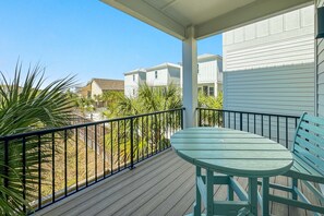 Outdoor dining - PRIVATE HOME WITH BEACH ACCESS AND POOLS! (Gulf Shores)