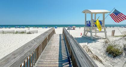 PRIVATE HOME WITH BEACH ACCESS AND POOLS!