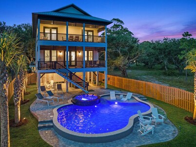 ULTIMATE LUXURY ON THE WATER! PRIVATE POOL AND HOT TUB!