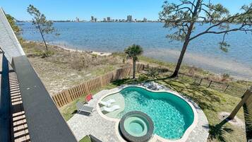 Een verwarmd zwembad