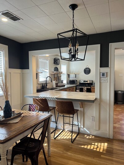 Charming 2-bedroom house minutes from Texas Tech in the Heart of Lubbock!