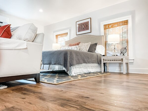 1 bedroom, desk, iron/ironing board, WiFi