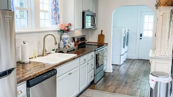 雪櫃、微波爐、焗爐、爐具