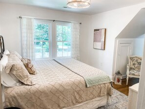 1 bedroom, desk, iron/ironing board, WiFi