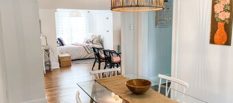 Adorable 1BR Apt. w/ KING bed 1 m. to square!