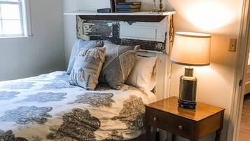 4 bedrooms, desk, iron/ironing board, WiFi