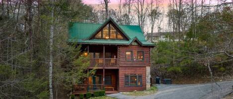 House (4 Bedrooms) | Front of property