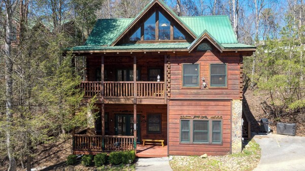 Hottub, Game Room, Forest Views, Near Gatlinburg Four Bears Lodge By Avantstay - Pigeon Forge, TN