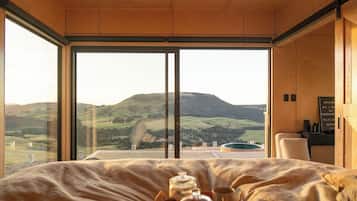 Luxury Cabin, Hot Tub, Sea View - Beresford Rise (self check-in directly at the property) | 1 bedroom, premium bedding, down comforters, laptop workspace