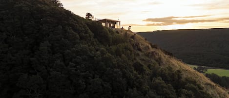 Luxury Cabin, Hot Tub, Sea View - Beresford Heights (transfer to the lodge via ATV)