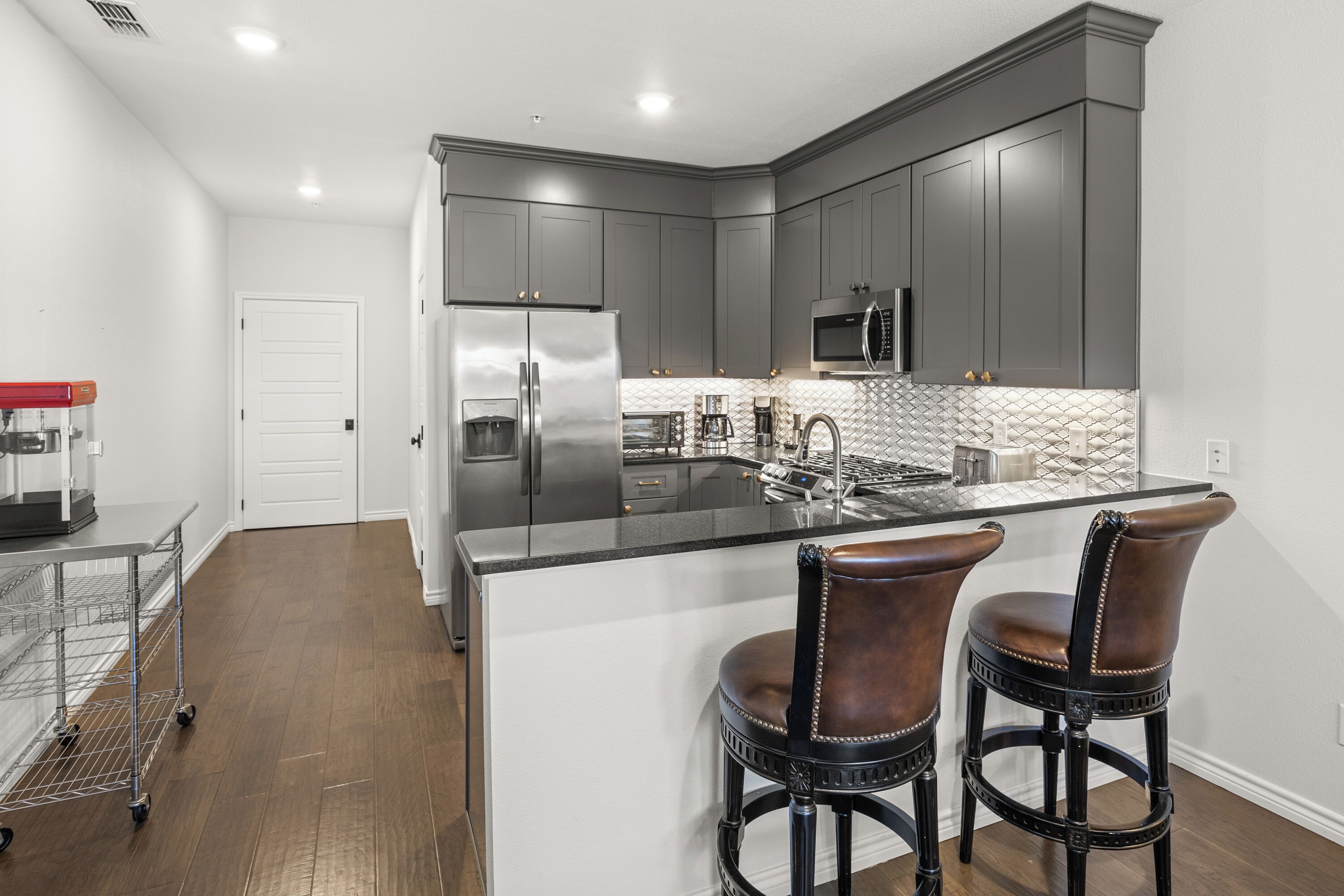 Køleskab, mikrobølgeovn, ovn, kogeplade