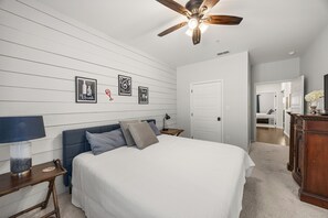 2 室のベッドルーム、アイロン / アイロン台、WiFi、ベッドシーツ