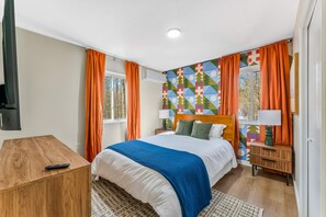 5 bedrooms, iron/ironing board, WiFi, bed sheets