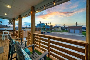House (Multiple Bedrooms) | Interior - Sleeps 22! 2 Homes Priv Pool, Putting Green, Bar, Deck, Prime Port A Location (Port Aransas)