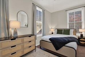 2 bedrooms, desk, iron/ironing board, free WiFi