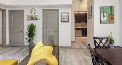 Fells Point Hideaway - 2BR w/ Free Street Parking!