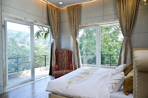 4 bedrooms, WiFi, bed sheets