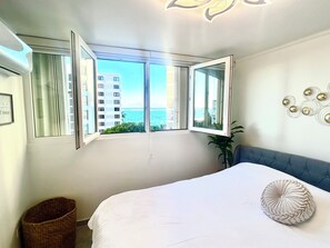 1 Schlafzimmer, Schreibtisch, BĂŒgeleisen/BĂŒgelbrett, Reisekinderbett