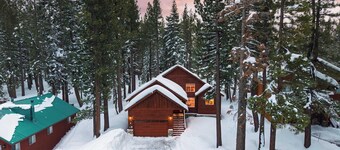 Pinewood Lodge by Avantstay Cozy Cabin Near Ski Resorts & Hiking