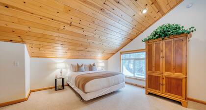 Pinewood Lodge by Avantstay Cozy Cabin Near Ski Resorts & Hiking