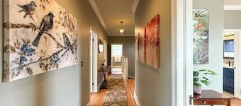 Emerald House - Luxurious and Spacious 6-bedroom house in charming Newberg