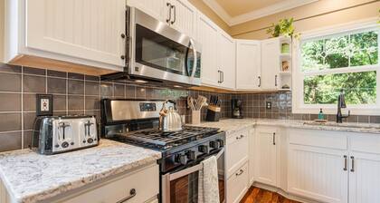 Emerald House - Luxurious and Spacious 6-bedroom house in charming Newberg