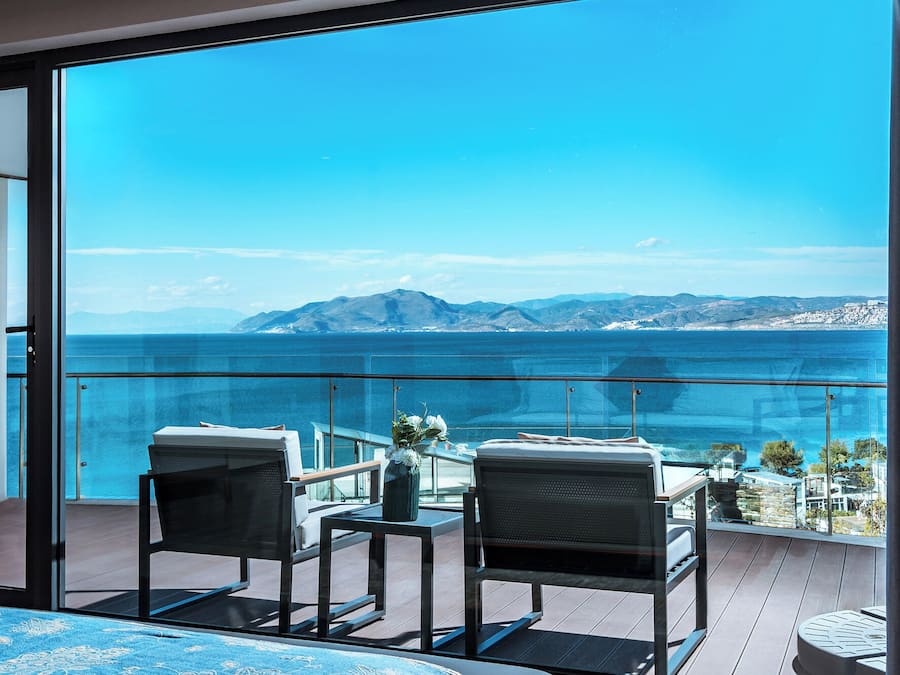 Deluxe tweepersoonskamer, uitzicht op oceaan | Luxe beddengoed, bedden met traagschuimmatras, een gratis minibar