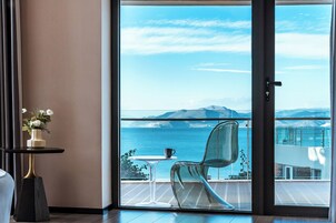 奢华双人房, 海洋景观 | 办公桌、遮光窗帘、熨斗/熨衣板、免费 WiFi