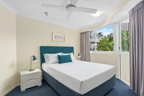 1 bedroom, iron/ironing board, WiFi, bed sheets - 1 Bedroom Hinterland View Spa Apartment in Surfers Paradise  200m to the Beach! (Surfers Paradise)