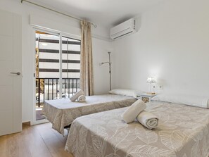 1 chambre, fer et planche à repasser, accès Internet, draps fournis