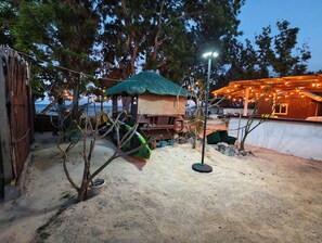 Property grounds - Charming 1-bedroom cottage on the beach in Victoria Alaminos with WiFi, AC (Alaminos)