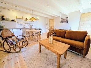 TV, books - Quiet bohemian chic apartment, La Tanière (Mazet-Saint-Voy)