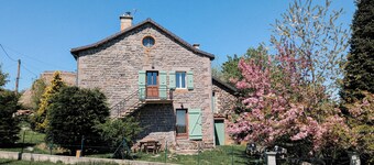 Quiet bohemian chic apartment, La Tanière