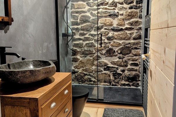 Dusche, Haartrockner, Seife, Shampoo