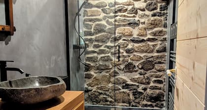 Quiet bohemian chic apartment, La Tanière
