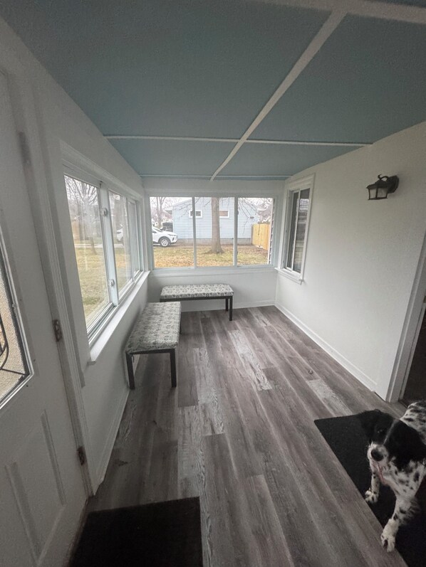 Interior - Fish Camp - Lake Erie - 3-bedroom house in wonderful Vermilion with WiFi, AC (Vermilion)