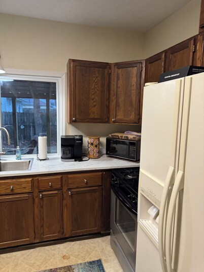 Fish Camp - Lake Erie - 3-bedroom house in wonderful Vermilion with WiFi, AC