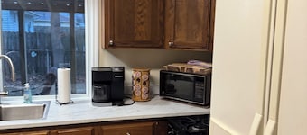 Fish Camp - Lake Erie - 3-bedroom house in wonderful Vermilion with WiFi, AC