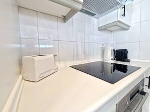 Geladeira, micro-ondas, fogão, lava-louças