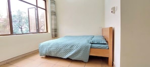 Standard-Doppel- oder -Zweibettzimmer, Stadtblick | Kostenloses WLAN, Bettwäsche